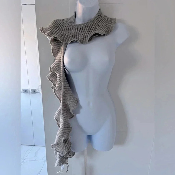 BNWT CollectionEighteen/ Ruffled knit scarf/  84”long - Picture 6 of 12